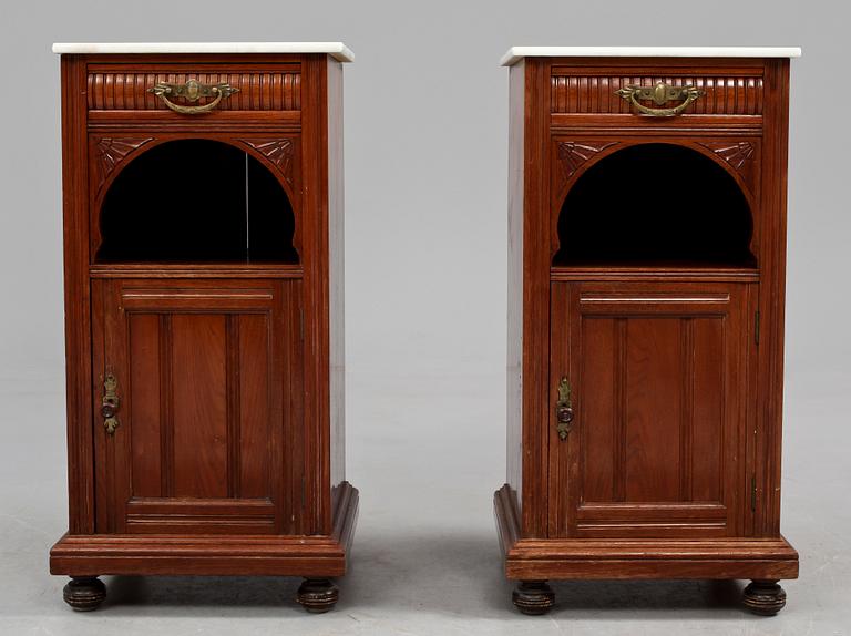 SÄNGBORD, nyrenässans, 1800-talets andra hälft.