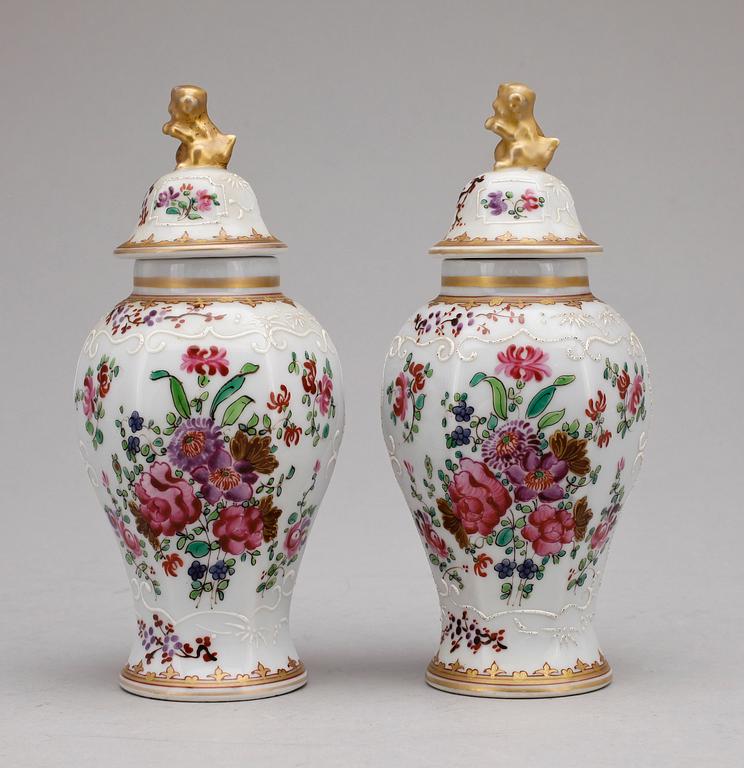 TEDOSOR, ett par, porslin, Samson, trol 1800-tal.