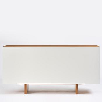 Josef Frank, sideboard, modell 2137, Firma Svenskt Tenn, samtida produktion.