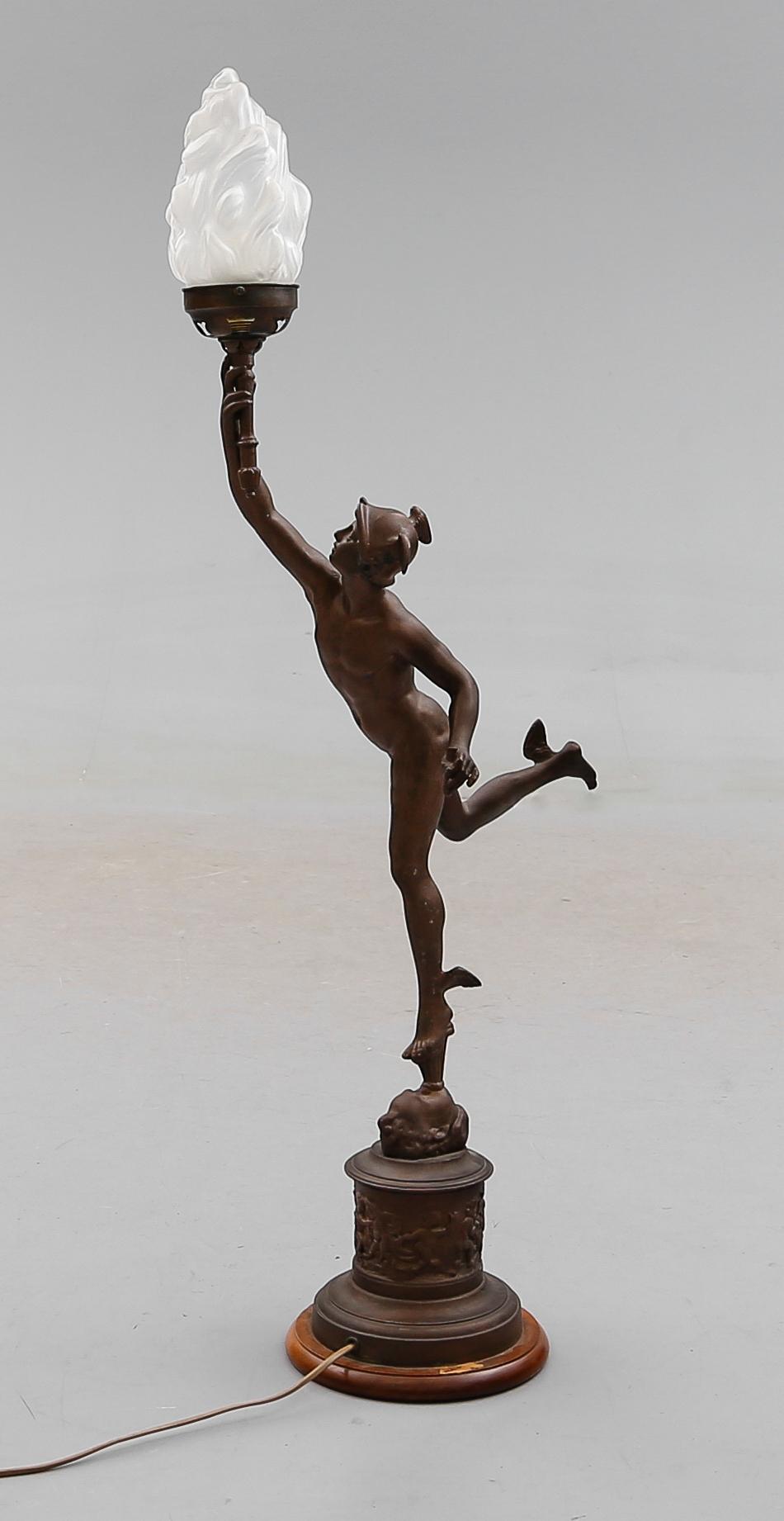 GOLVLAMPA, patinerad metall, 1900-tal.