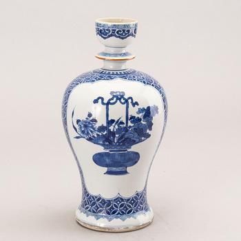 Vas, porslin. Qingdynastin, Kangxi (1662-1722).