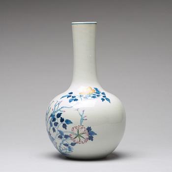 A famille rose vase, Qing dynasty with seal mark.