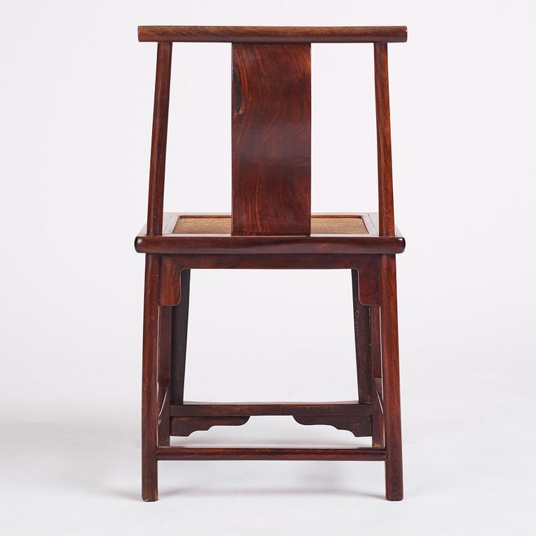 Stol, hardwood. Qingdynastin (1644-1912).