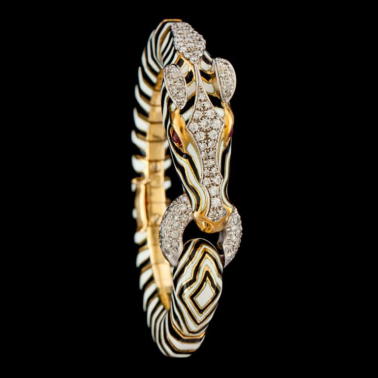 ARMRING, i form av zebra med briljantslipade diamanter och svart och vitt emaljarbete. Möjligen David webb.
