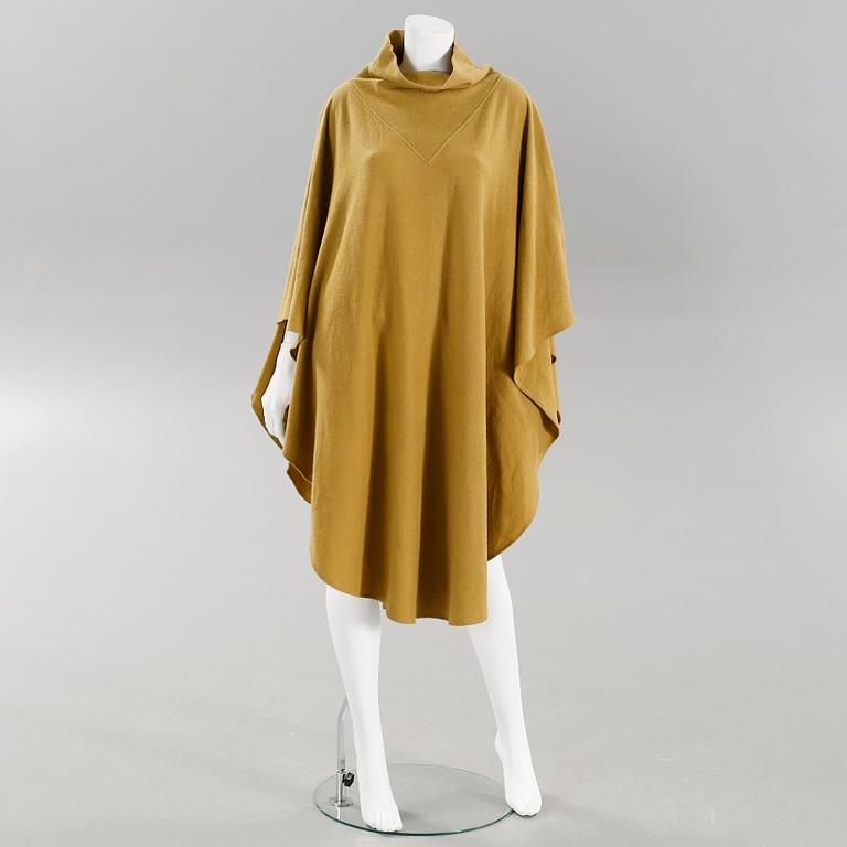 CAPE, Christian Dior.
