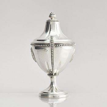 A Swedish 18th century silver sugerbowl with lid, mark of Erik Ernander, Uppsala 1791.
