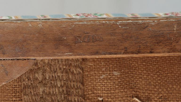 TABURETTER, ett par, sengustavianska, märkta EÖM, Erik Öhrmark, verksam 1777-1813 i Stockholm.