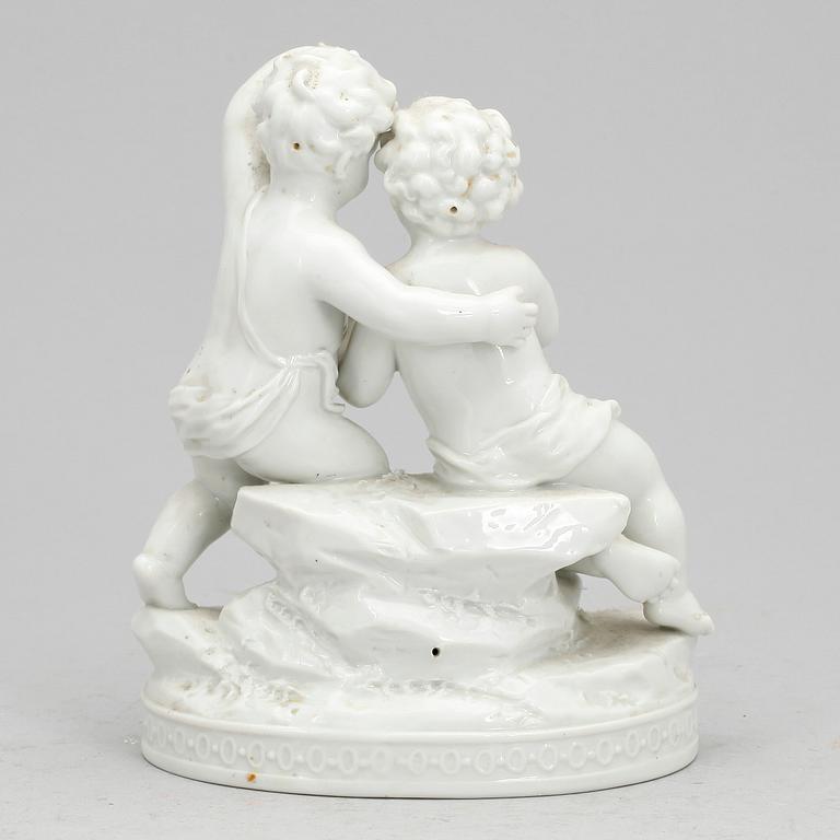 FIGURIN, porslin, bär märkning, 18/1900-tal.
