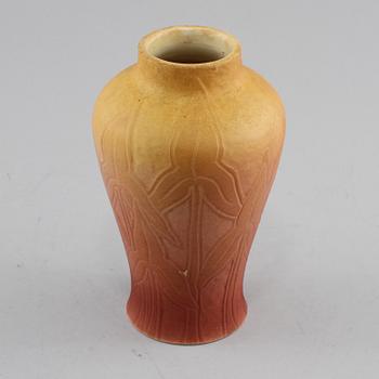 VAS, flintgods, jugend, Gunnar Wennerberg, Gustavsberg, signerad samt daterad 1902.