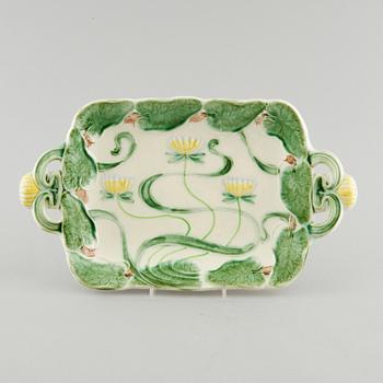 ASSIETTER, 12 st, samt FAT, flintgods, jugend, Villeroy & Boch, Niederlassung Schramberg, märkning mellan 1883-1900.