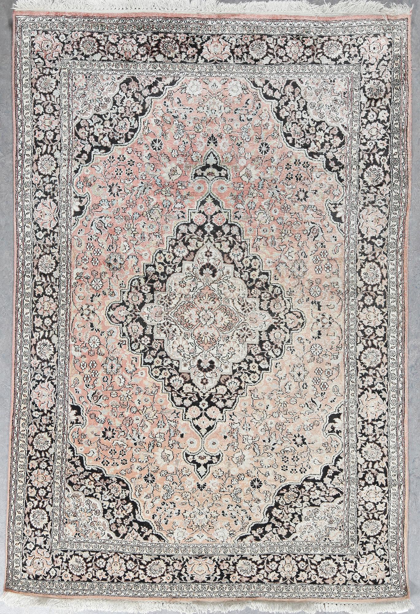 MATTA, Kashmir, ca 217x148 cm.