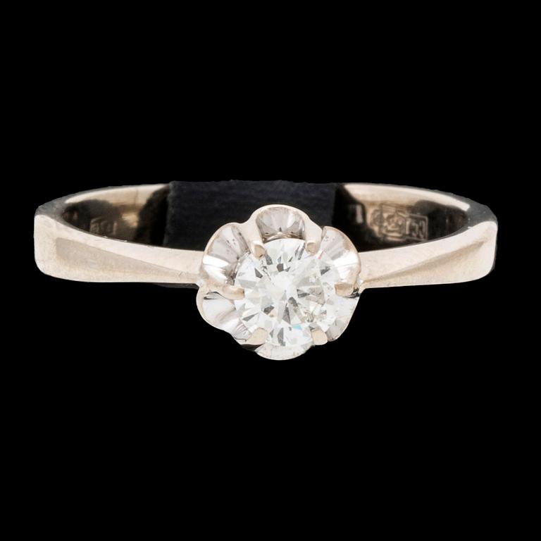 Ring 18K whitegold, 1 brilliant-cut diamond approx 0,35 ct, size 54, total weight 3,8 g.