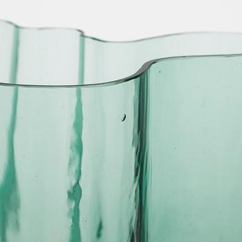 Alvar Aalto, A '9750' vase Karhula Glassworks in production 1937-1949.