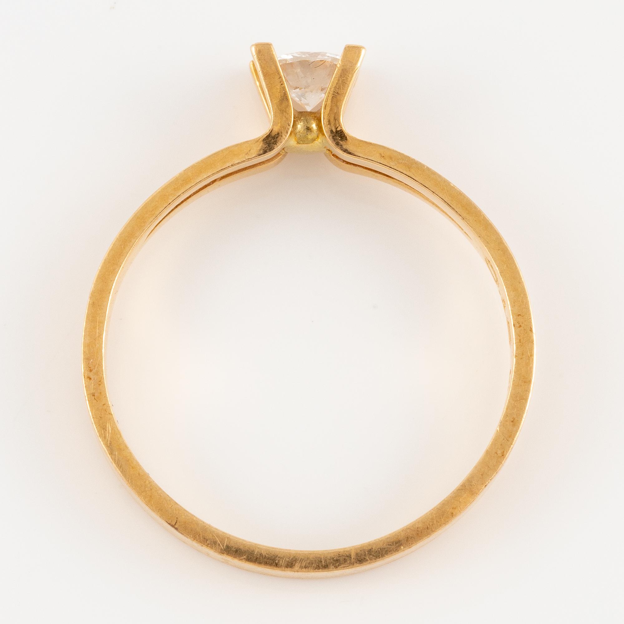 Ring, 18K guld med briljantslipad diamant.