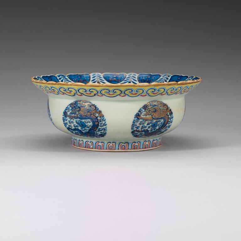 A dragon and carp bowl, late Qing dynasty or early Republic, about 1900.