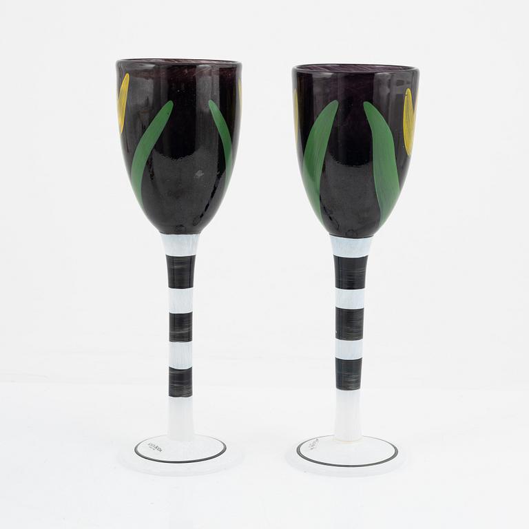 Ulrica Hydman-Vallien, a pair of glass goblets and a vase, Kosta Boda.