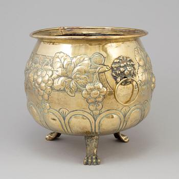 A BRASS FLOWER POT, first half of the 19th century.