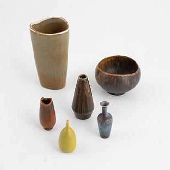 six pieces of stoneware by Stig Lindberg for Gustavsberg, and Gunnar Nylund and Carl-Harry Stålhane for Rörstrand,Sweden.