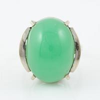 Ring, cocktailring, 14K vitguld med cabochonslipad krysopras.