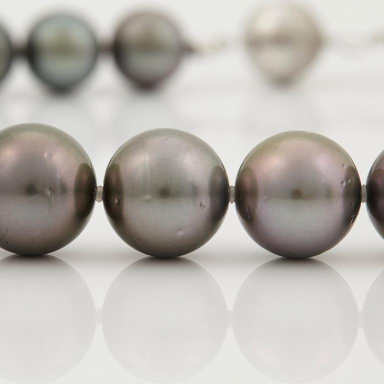 PÄRLCOLLIER.