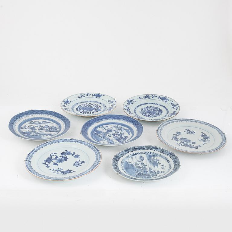 A tureen and nice plates, export porcelain, China, 18th century.