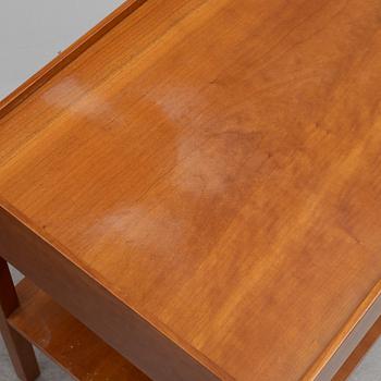 Josef Frank, sängbord, ett par, modell B 914, Firma Svenskt Tenn, efter 1985.