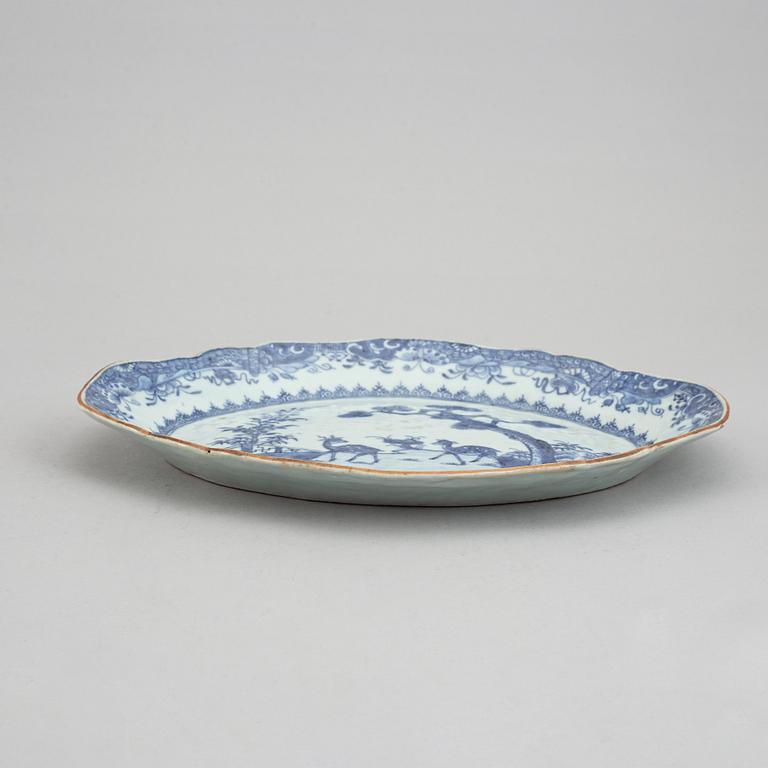 A blue and white serving dish and a japanese dish, Qing dynasty, 18th and 19th century.