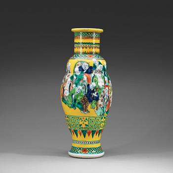 336. A famille jaune bisquit vase, Qing dynasty, 19th century.