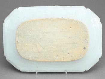 STEKFAT, 2 st, Kina, kompaniporslin, Qingdynastin, Qianlong (1736-1795).