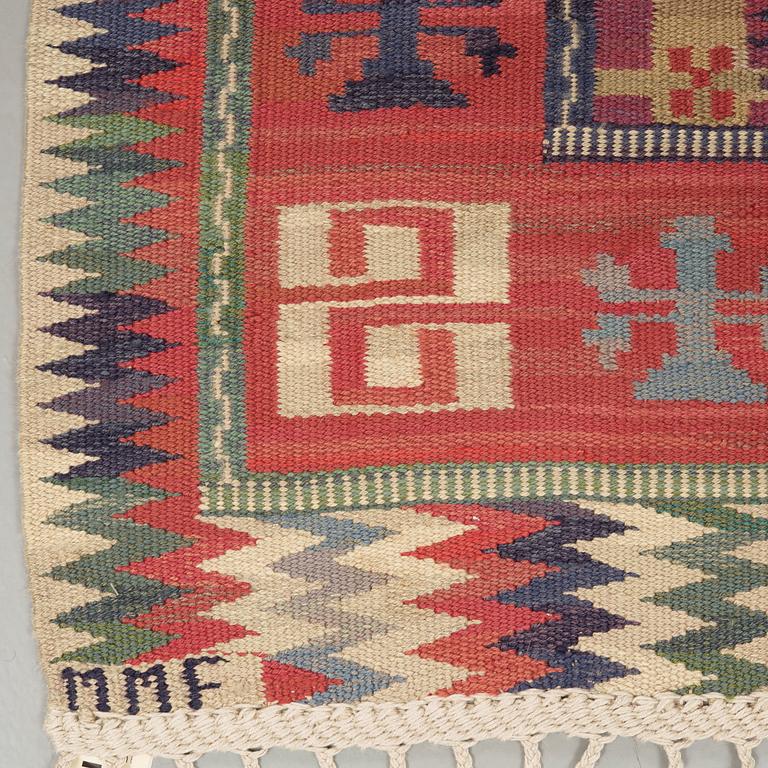 A CARPET, "Bäckahästen", a fine flat weave, 309 x 196,5 cm, signed MMF.