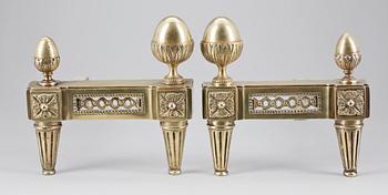 ELDHUNDAR, ett par. Louis XVI-stil, 1900-talets första hälft.
