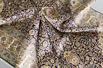 A carpet, Oriental silk, ca 297 x 202 cm.