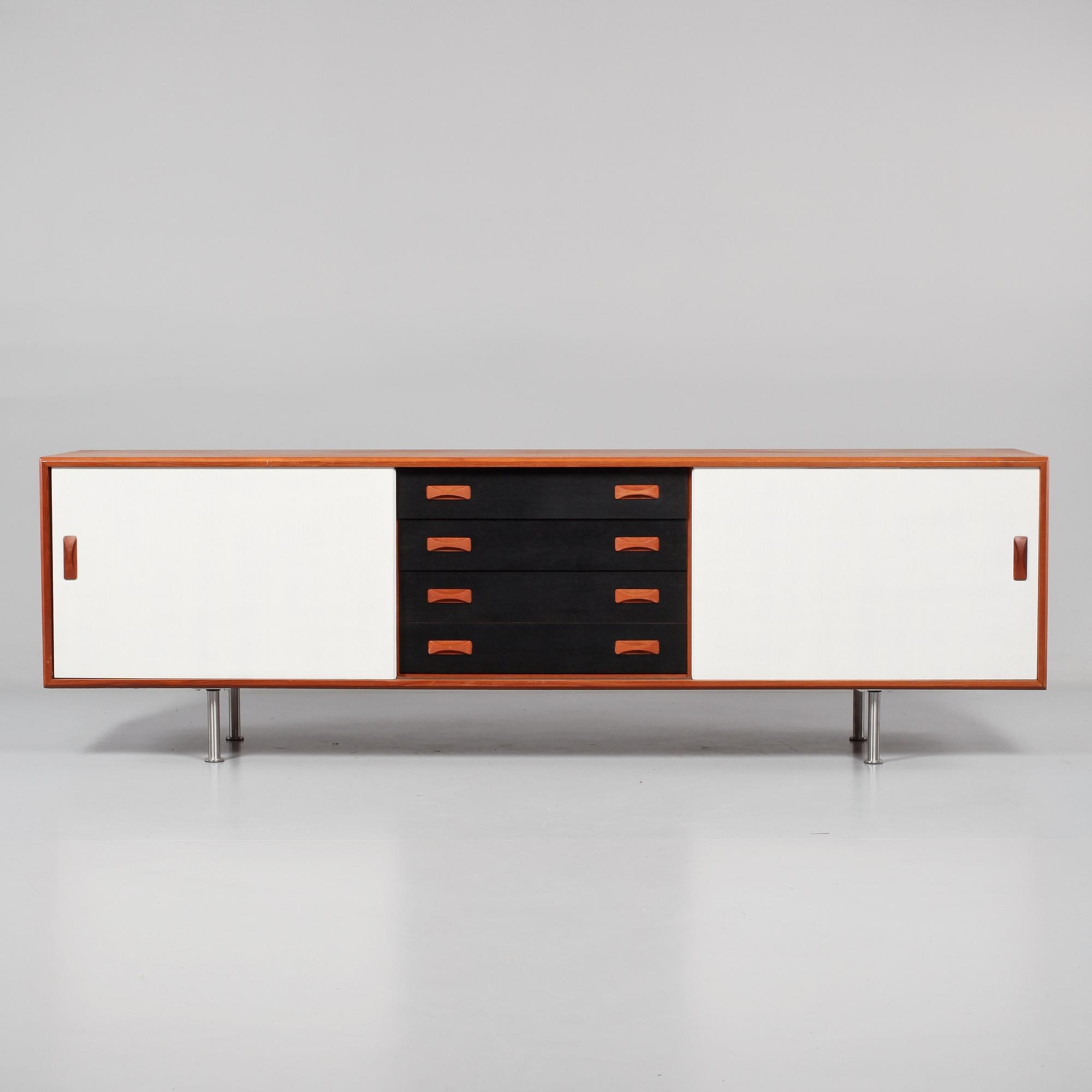 SIDEBOARD, Clausen & Søn, Silkeborg, Danmark, 1900-talets tredje kvartal.
