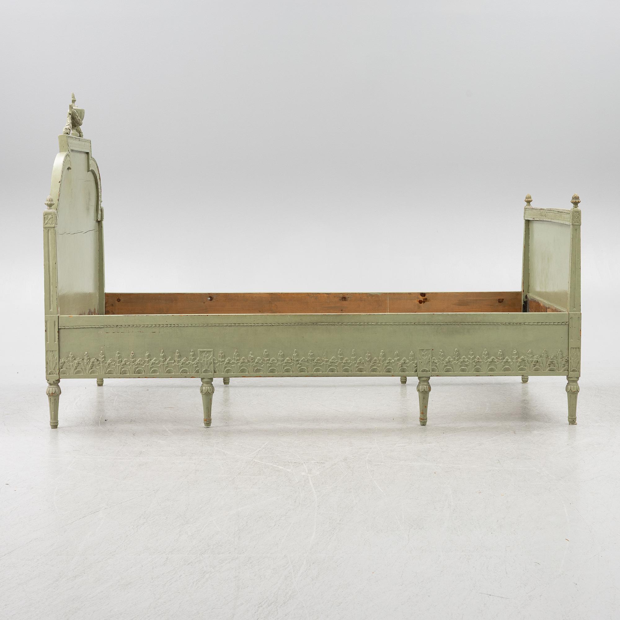 A late Gustavian bed, circa 1800.