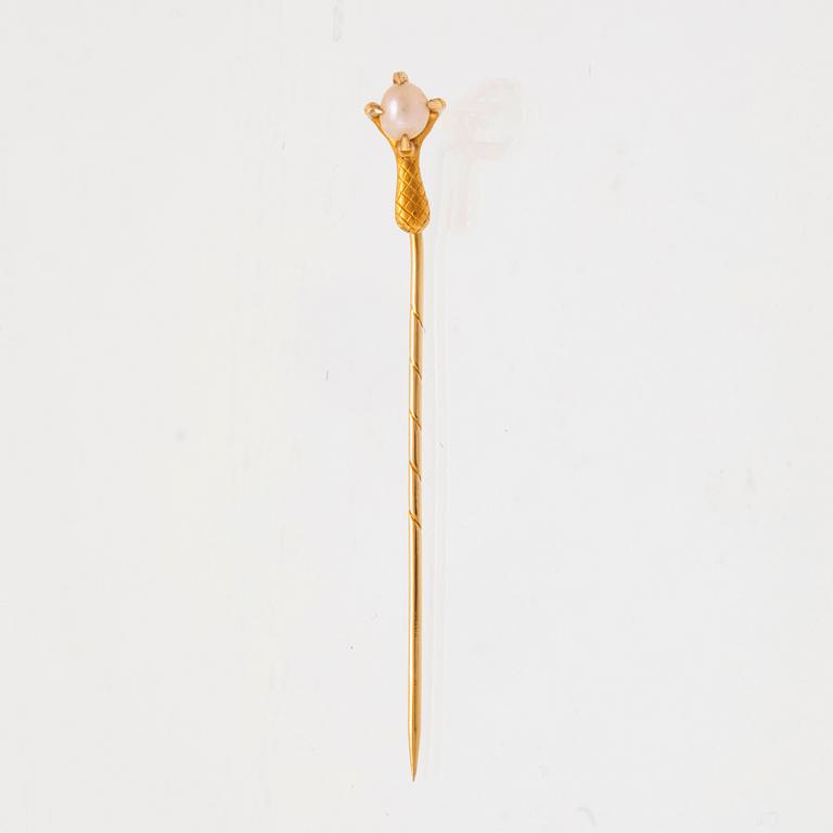 Tie pin 18K gold with cultured pearl by CA Björklund Stockholm 1913.