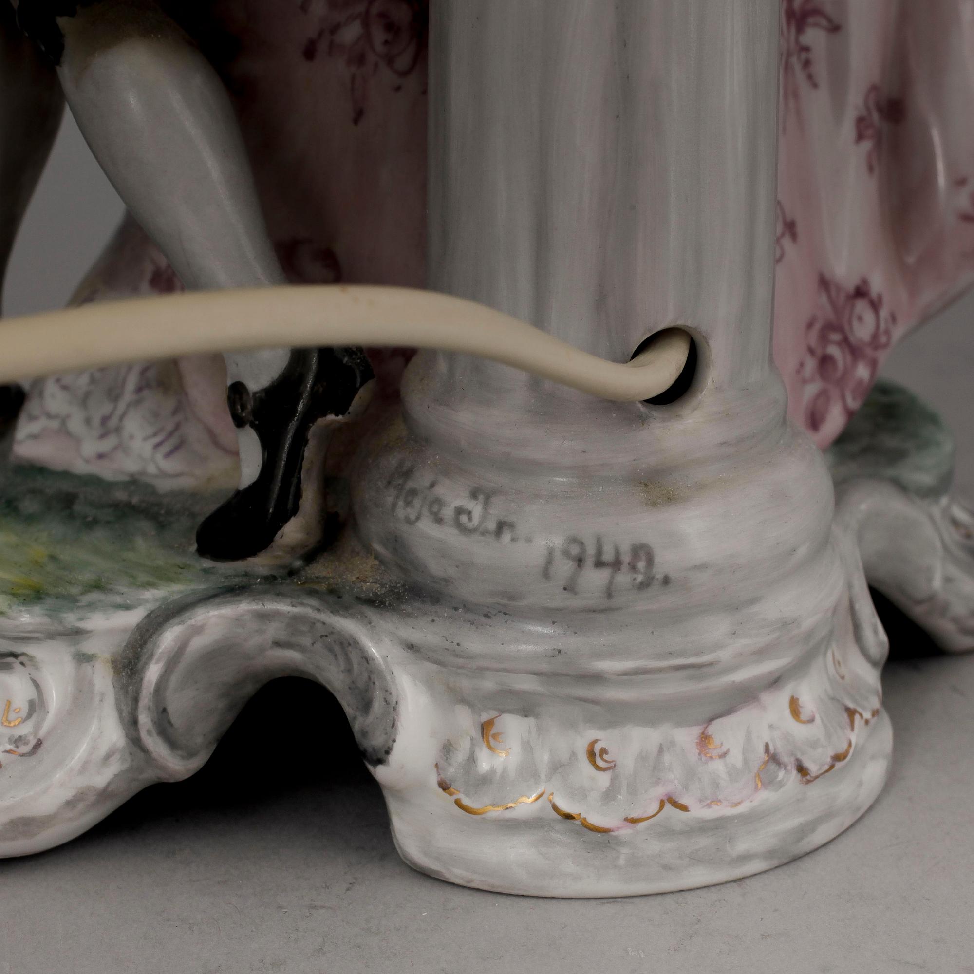 BORDSLAMPA, porslin, 1900-talets mitt.