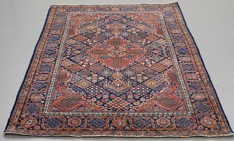 MATTO, a semi-antique Kashan probably, ca 200 x 133 cm.
