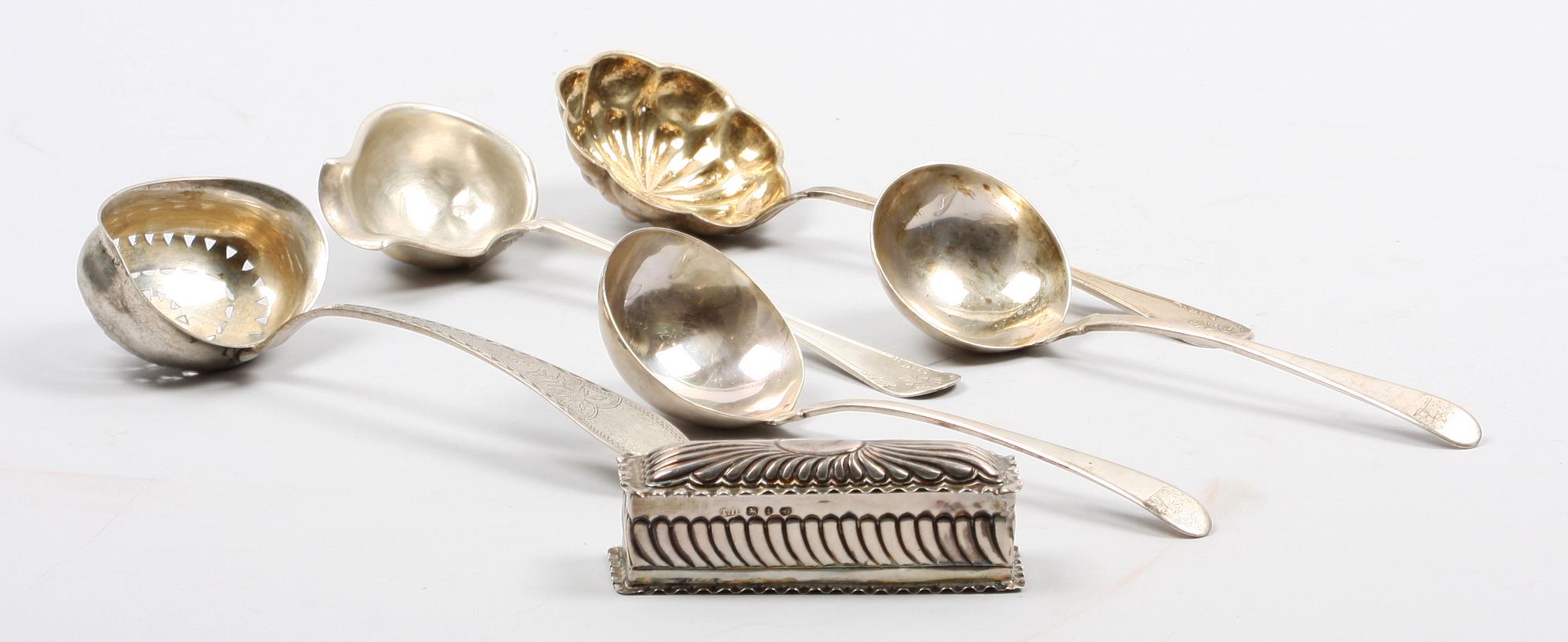 SERVERINGSSKEDAR SAMT DOSA, 6 delar, silver, bla Johan Gustaf Hentzell, Kalmar 1900.