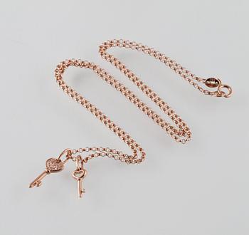 HÄNGEN, 2 st, 18K guld med briljantslipade diamanter ca 0.04 ct. Vikt 2,0 gram.