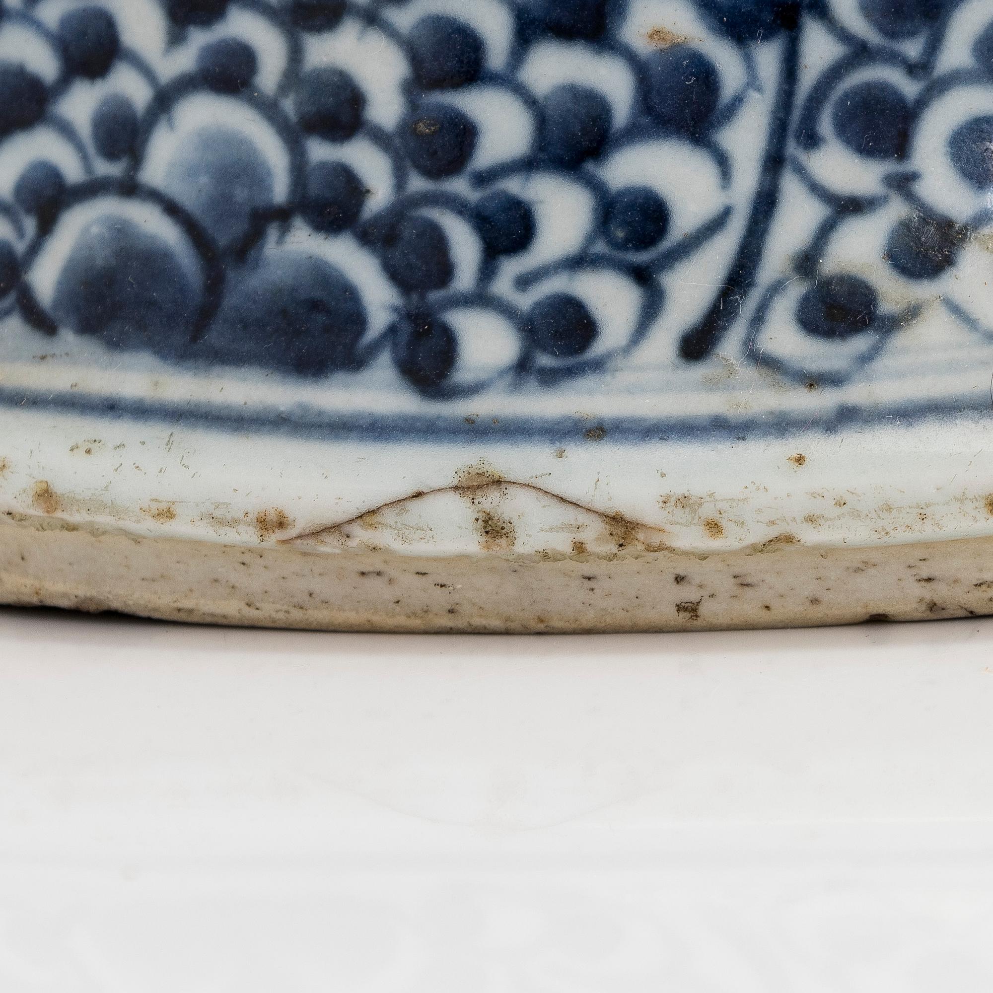 A pair of Kangxi style vases, China, 19th century.