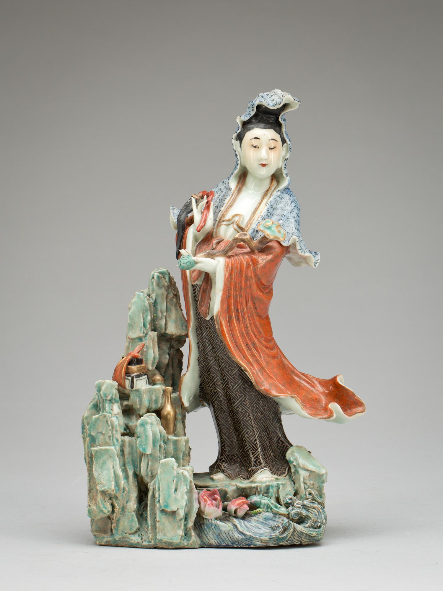 FIGURIN, porslin. Sen Qing.