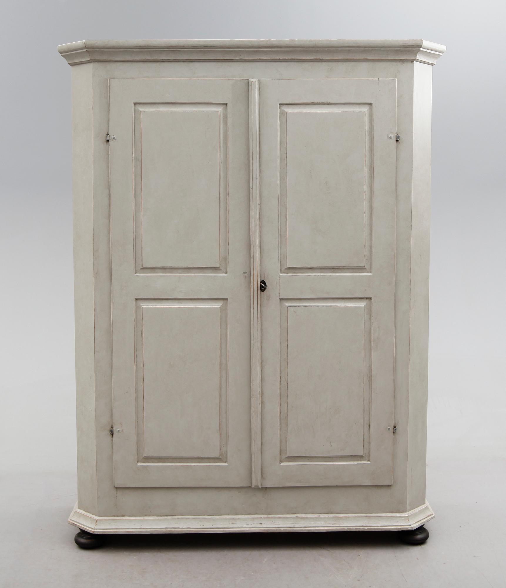 KLÄDSKÅP, 1700-/1800-tal.