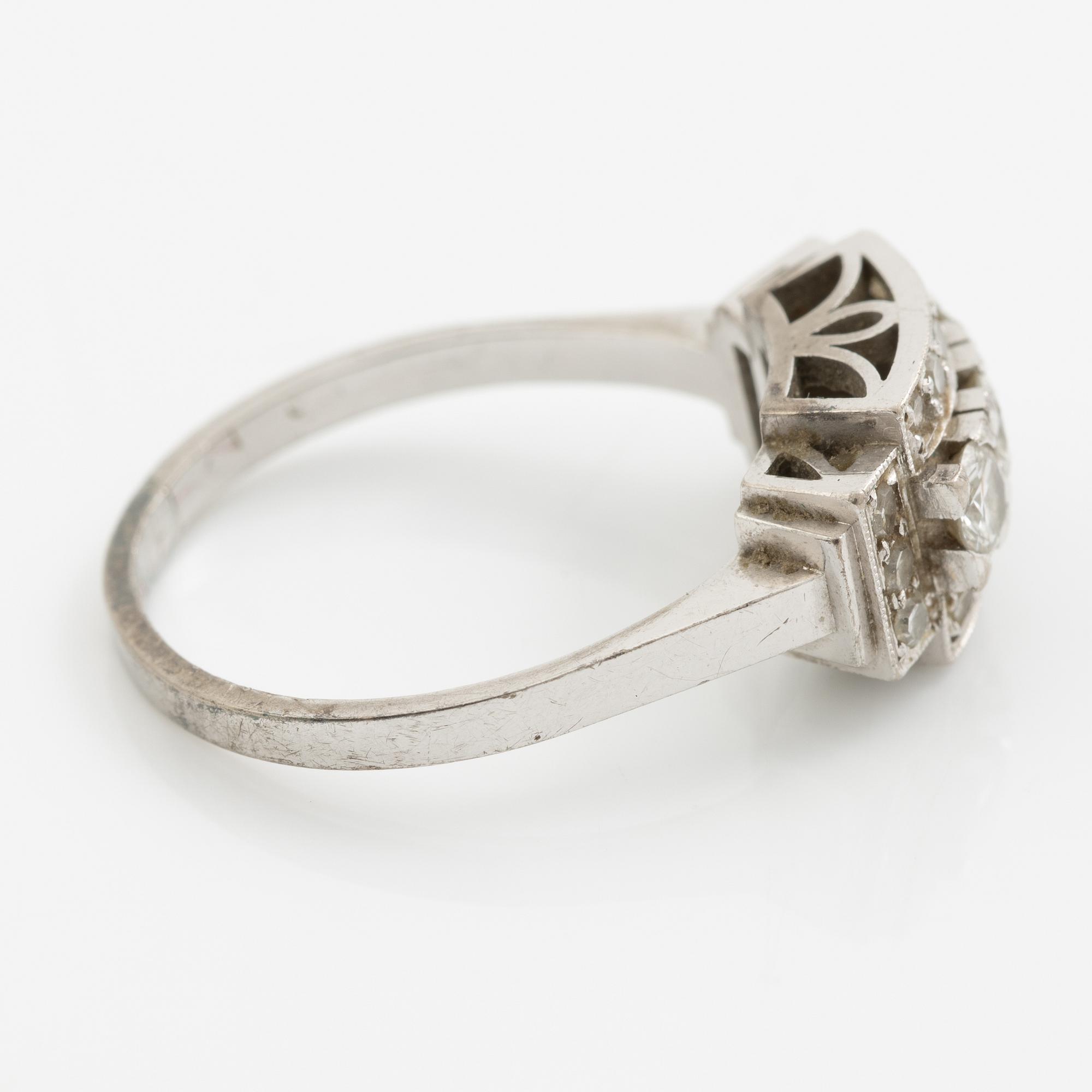 Ring, 18K white gold set with brilliant-cut and octagonal-cut diamonds.