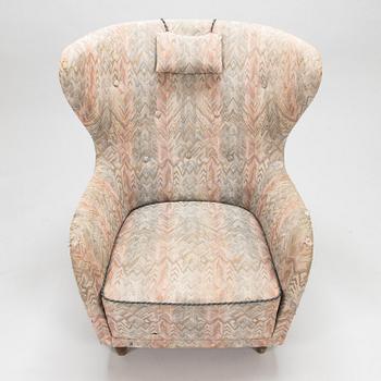 A mid-20th century armchair.
