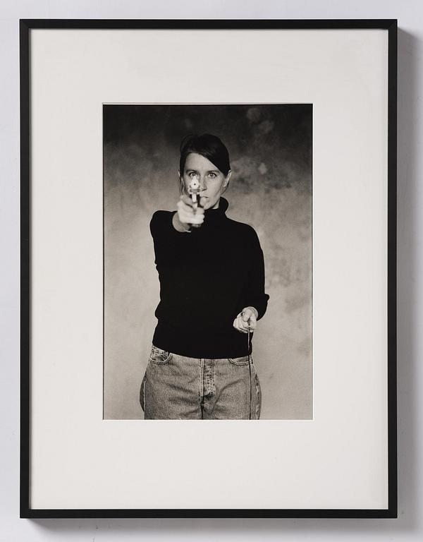 Cecilia Edefalk, "Självporträtt med Pistol", 1993.