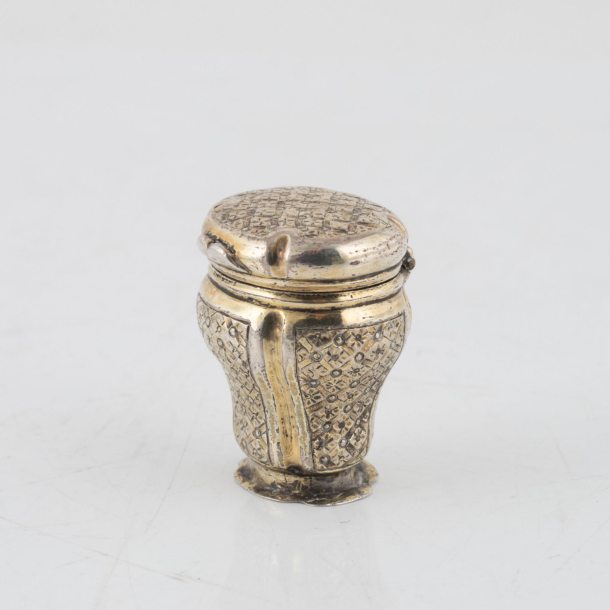 Luktdosa, silver, otydliga stämplar, Sverige 1756. Rokoko.