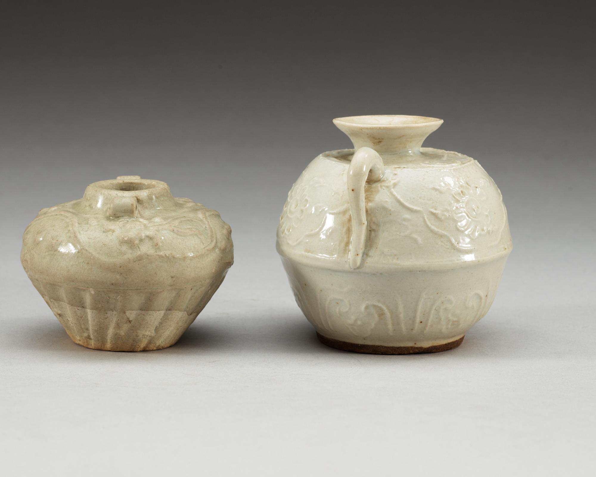 A set of two white glazed small urns, Yuan (1271-1368) and Ming dynasty (1368-1644).