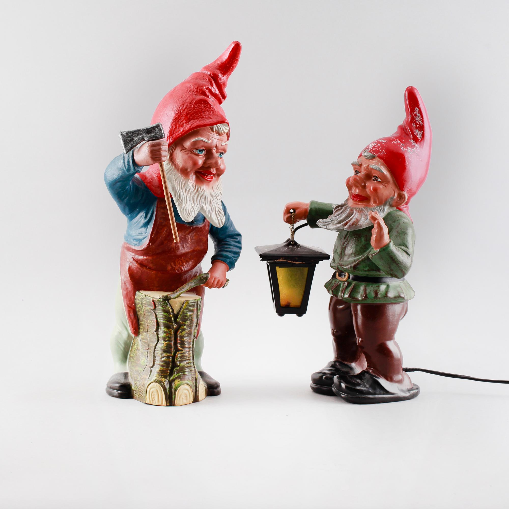 FIGURER, 2 st, terracotta, Tyskland, 1900-talets andra hälft.