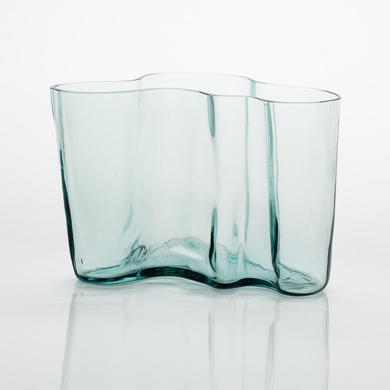 Alvar Aalto, A dated 22 IX 37 '9750' vase for Karhula Glassworks.