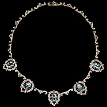 69. COLLIER, fasettslipade akvamariner, tot. ca 20 ct, med diamanter, tot. ca 5 ct.